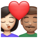 👩🏻‍❤️‍💋‍👨🏽 Berciuman Wanita dengan Pria Warna Kulit Cerah dengan Warna Kulit Sedang WhatsApp