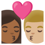 👩🏾‍❤️‍💋‍👨🏼 Berciuman Wanita dengan Pria Warna Kulit Gelap Sedang dengan Warna Kulit Cerah Sedang Google