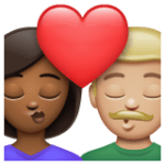 👩🏾‍❤️‍💋‍👨🏼 Berciuman Wanita dengan Pria Warna Kulit Gelap Sedang dengan Warna Kulit Cerah Sedang WhatsApp