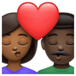 👩🏾‍❤️‍💋‍👨🏿 Berciuman Wanita dengan Pria Warna Kulit Gelap Sedang dengan Warna Kulit Gelap WhatsApp