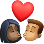 👩🏿‍❤️‍💋‍👨🏽 Berciuman Wanita dengan Pria Warna Kulit Gelap dengan Warna Kulit Sedang Facebook
