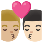 👨🏼‍❤️‍💋‍👨🏻 Berciuman Pria dengan Pria Warna Kulit Cerah Sedang dengan Warna Kulit Cerah Google
