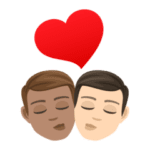 👨🏽‍❤️‍💋‍👨🏻 Berciuman Pria dengan Pria Warna Kulit Sedang dengan Warna Kulit Cerah JoyPixels