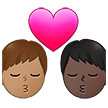 👨🏽‍❤️‍💋‍👨🏿 Berciuman Pria dengan Pria Warna Kulit Sedang dengan Warna Kulit Gelap Samsung