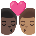 👨🏿‍❤️‍💋‍👨🏽 Berciuman Pria dengan Pria Warna Kulit Gelap dengan Warna Kulit Sedang Google