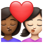 👩🏾‍❤️‍💋‍👩🏻 Berciuman Wanita dengan Wanita Warna Kulit Gelap Sedang dengan Warna Kulit Cerah WhatsApp