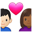 👩🏾‍❤️‍👨🏻 Pasangan dengan Hati Wanita dengan Pria Warna Kulit Gelap Sedang dengan Warna Kulit Cerah Samsung